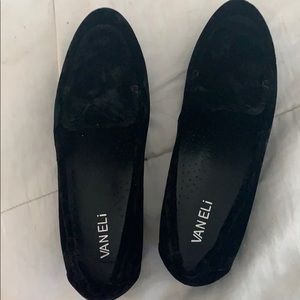 VANELI NWOT Beautiful velvet loafers.